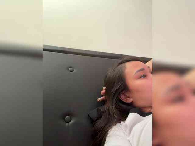 RozyElle webcam