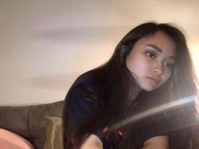 RozyElle webcam