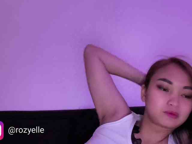 RozyElle webcam