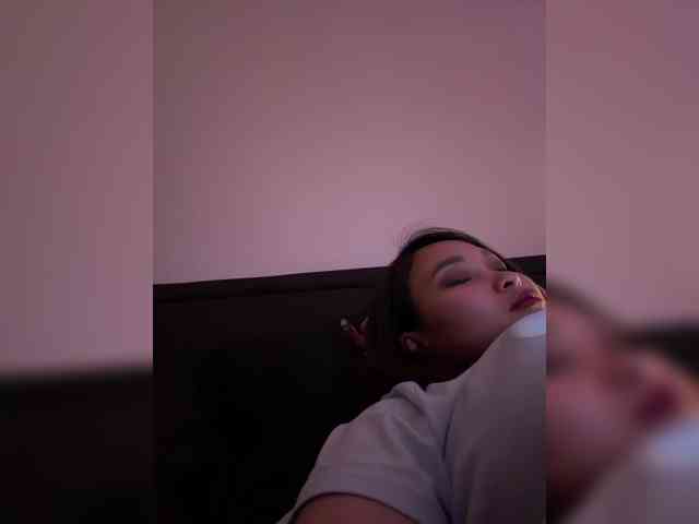 RozyElle webcam