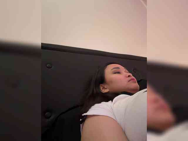 RozyElle webcam