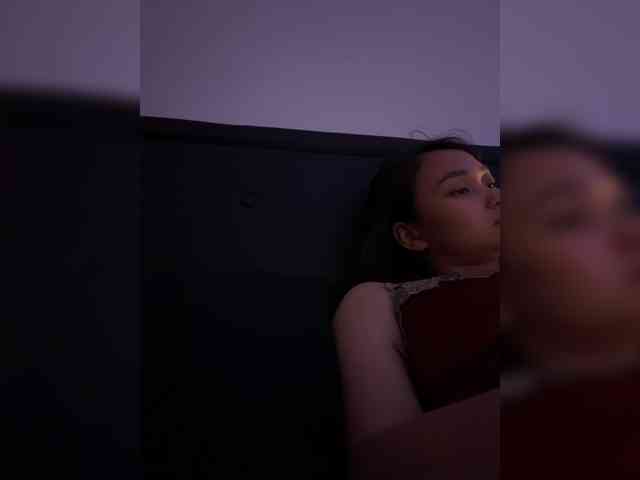RozyElle webcam