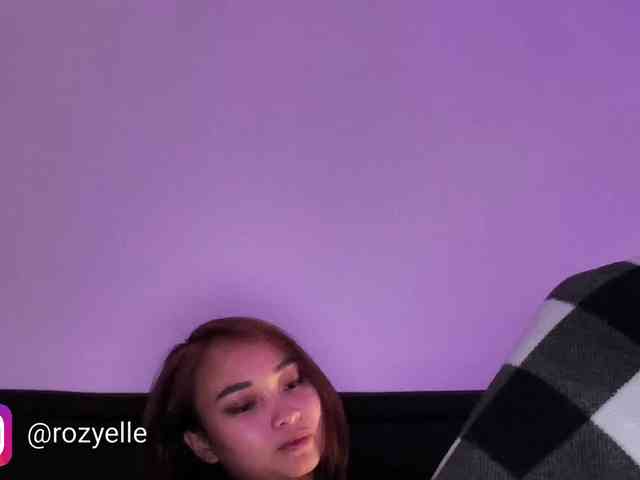 RozyElle webcam