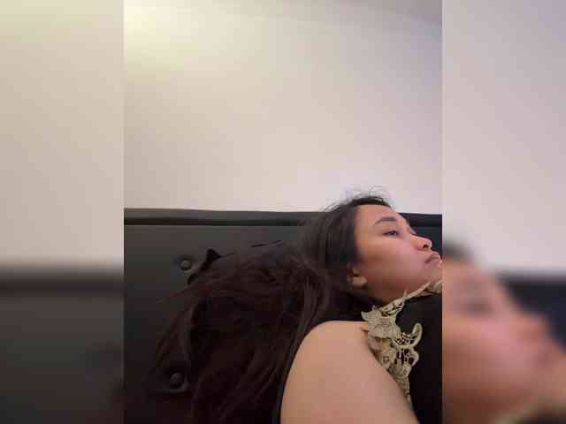 RozyElle webcam