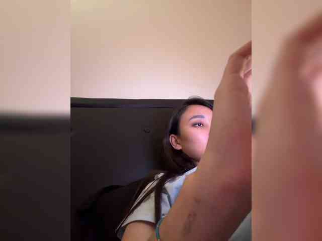 RozyElle webcam