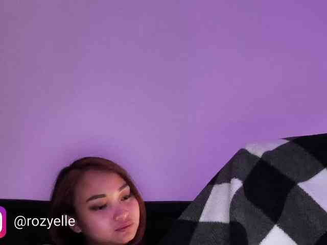 RozyElle webcam