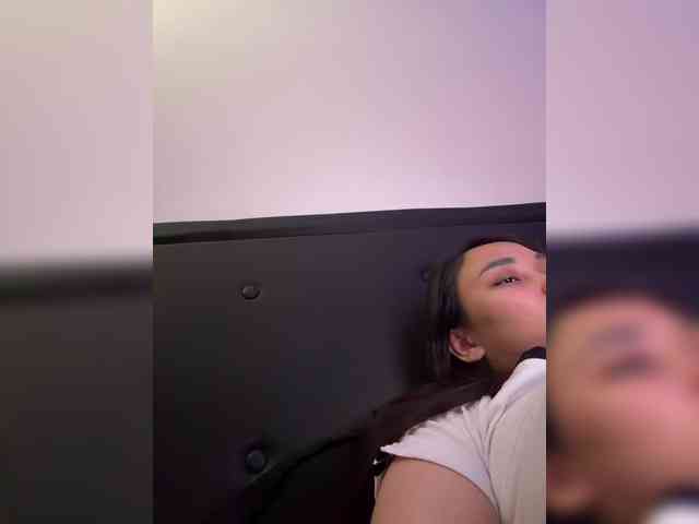 RozyElle webcam