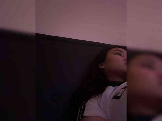 RozyElle webcam