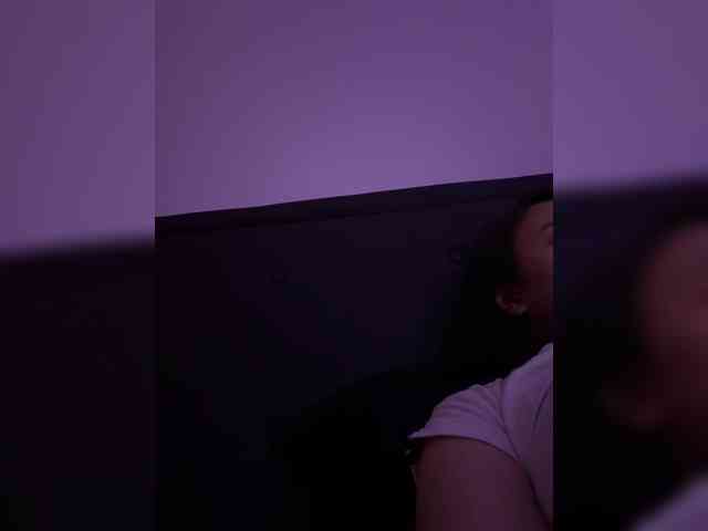 RozyElle webcam