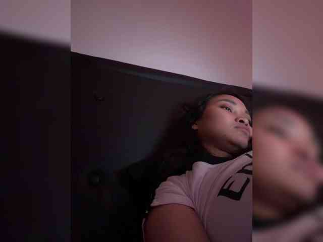 RozyElle webcam