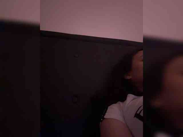 RozyElle webcam