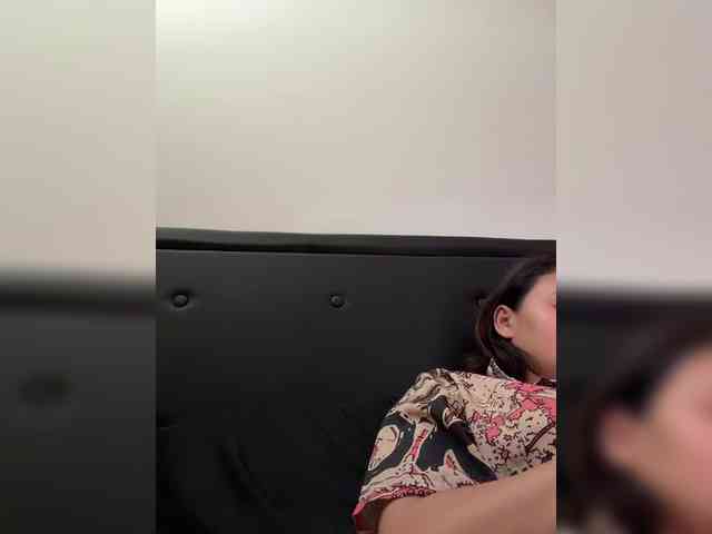 RozyElle webcam