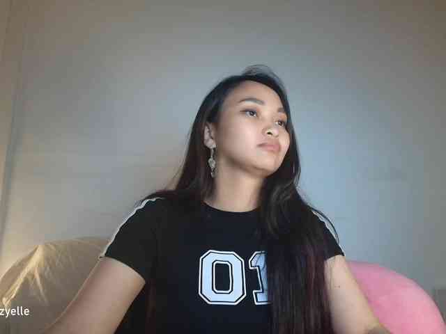 Model: RozyElle