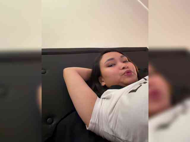 RozyElle webcam