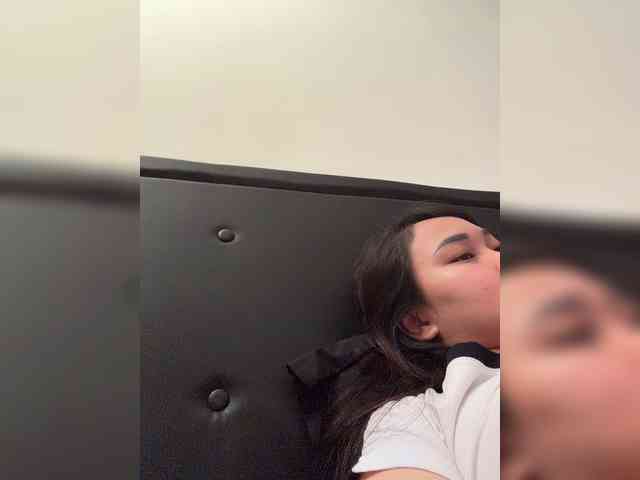 RozyElle webcam