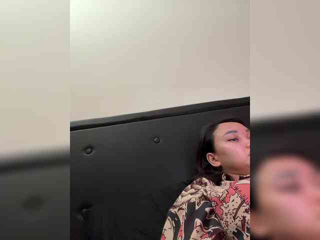 RozyElle webcam
