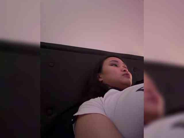 RozyElle webcam