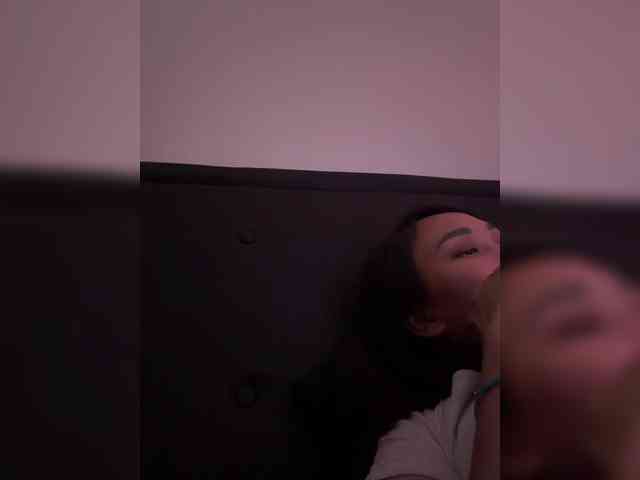 RozyElle webcam