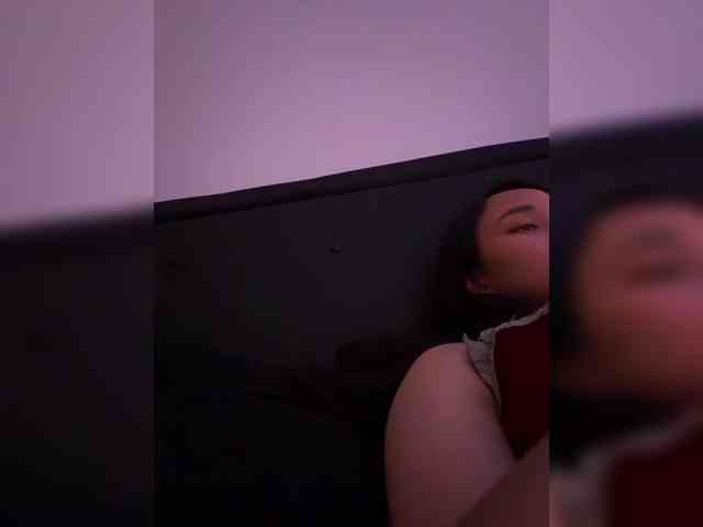RozyElle webcam