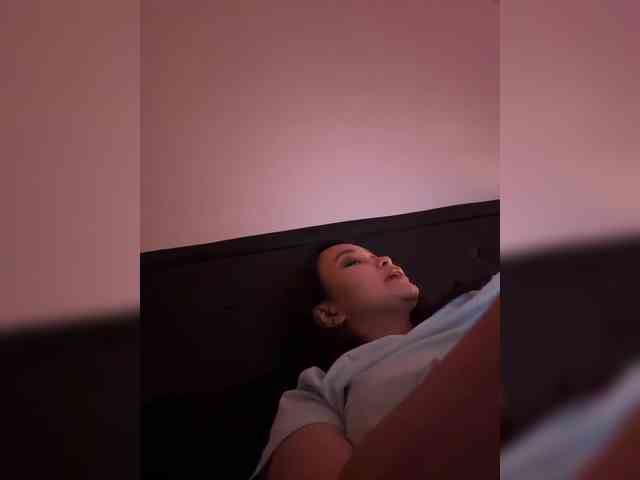 RozyElle webcam