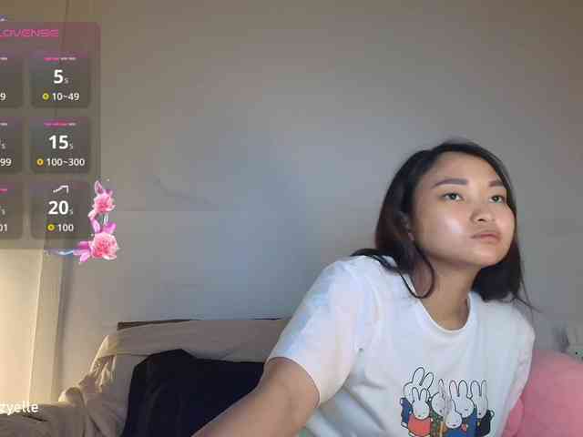 RozyElle webcam