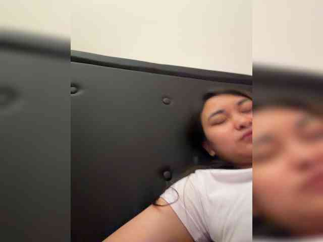 RozyElle webcam