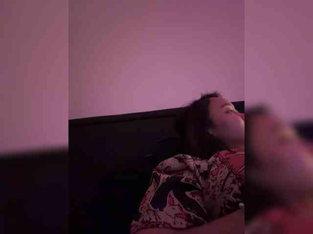 RozyElle webcam