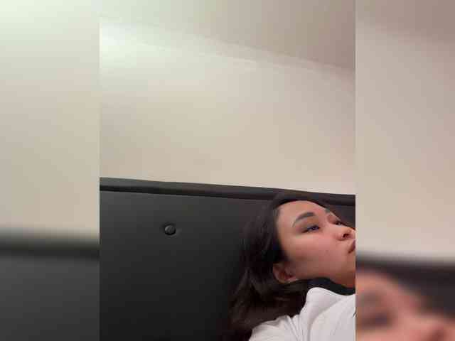 RozyElle webcam