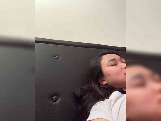 RozyElle webcam