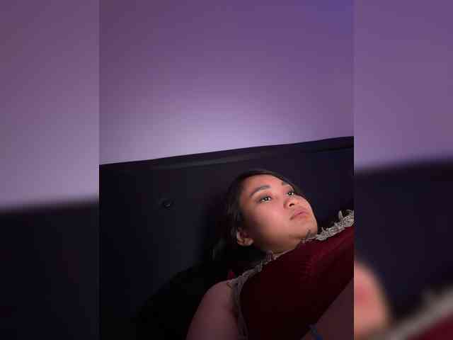 RozyElle webcam
