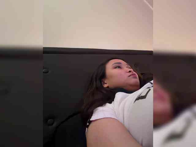 RozyElle webcam