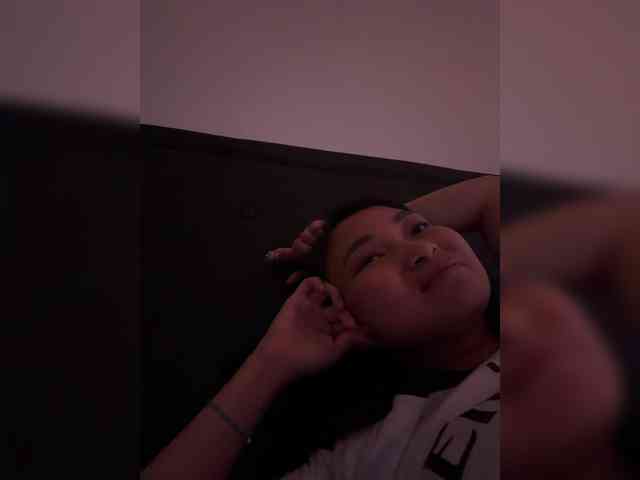RozyElle webcam