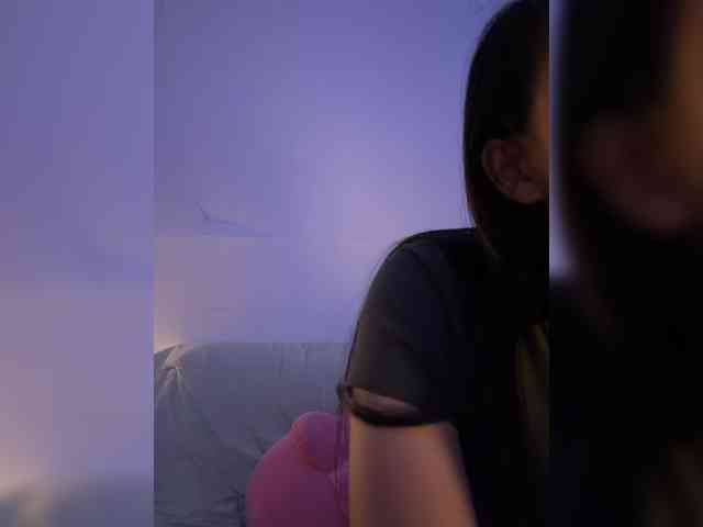 RozyElle webcam