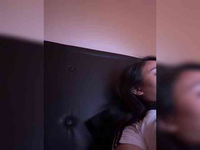 RozyElle webcam