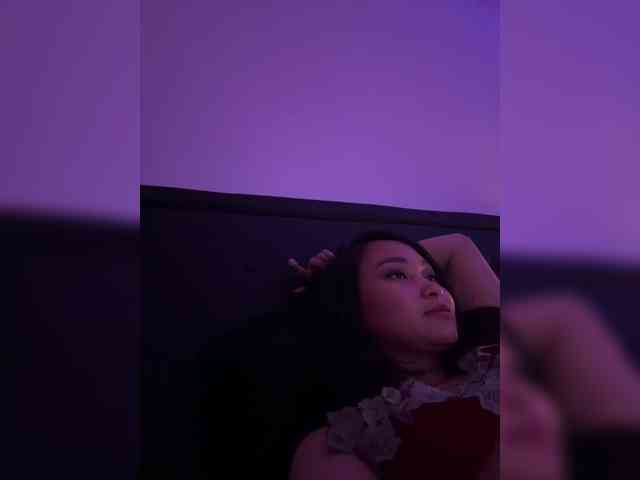 RozyElle webcam
