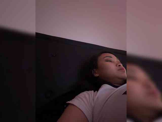 RozyElle webcam