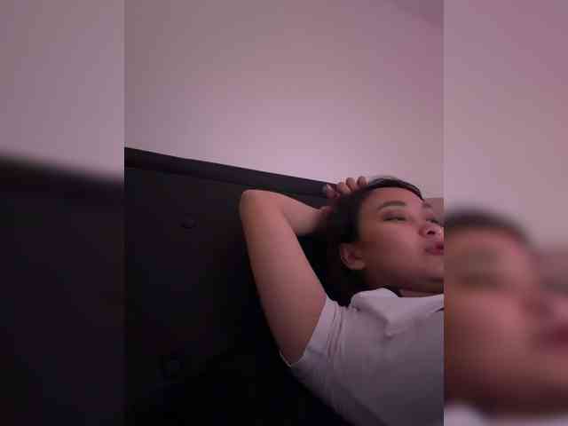 RozyElle webcam