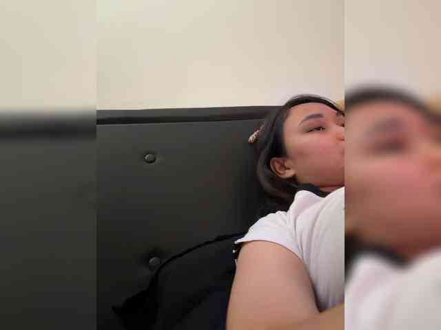 RozyElle webcam