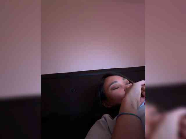 RozyElle webcam