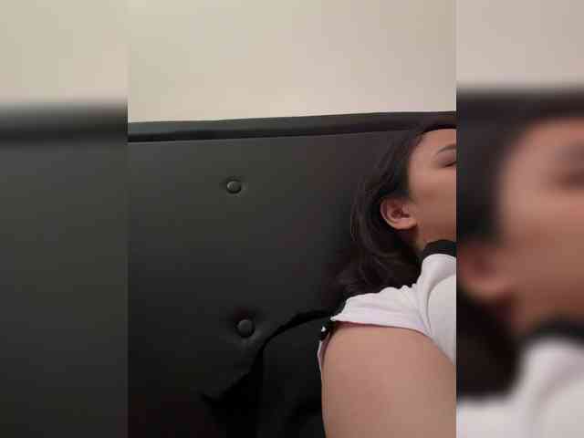 RozyElle webcam