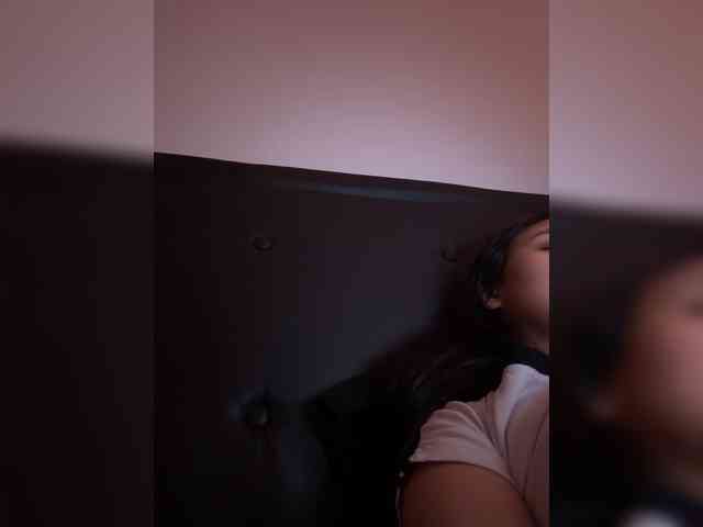 RozyElle webcam