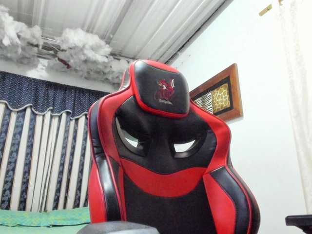 LauuuG live cam on BongaCams