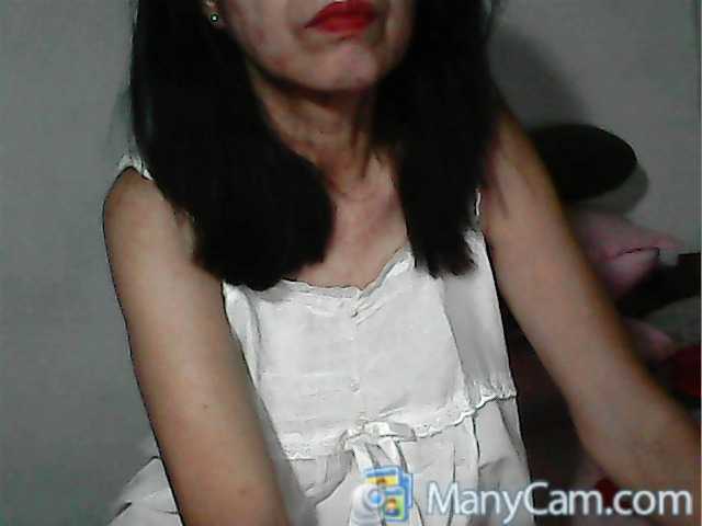 Ellie05 live cam on BongaCams