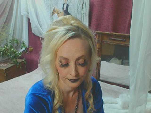 le modèle KatrinExcite est en webcam porno dans un show sur le site bongacams, il possède les tags suivants: White/Caucasian,Blonde,Hairy