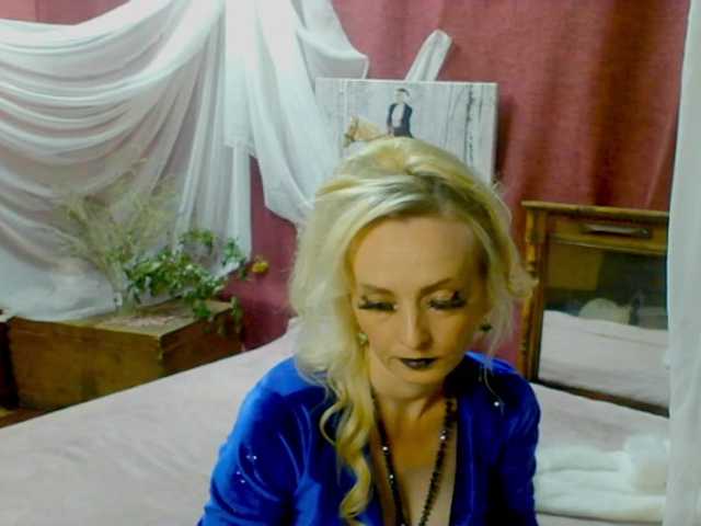le modèle KatrinExcite est en webcam porno dans un show sur le site bongacams, il possède les tags suivants: White/Caucasian,Blonde,Hairy