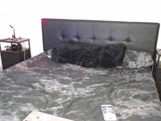 Sassylux8 live webcam show