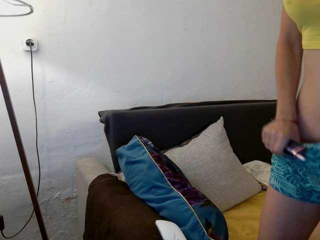 LeniFuchs live cam on BongaCams