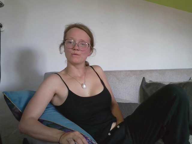 le modèle LeniFuchs est en webcam porno dans un show sur le site bongacams, il possède les tags suivants: White/Caucasian,Blonde,Shaved