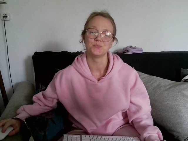 LeniFuchs, live now on BongaCams