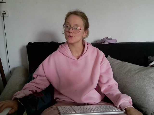 LeniFuchs, live now on BongaCams